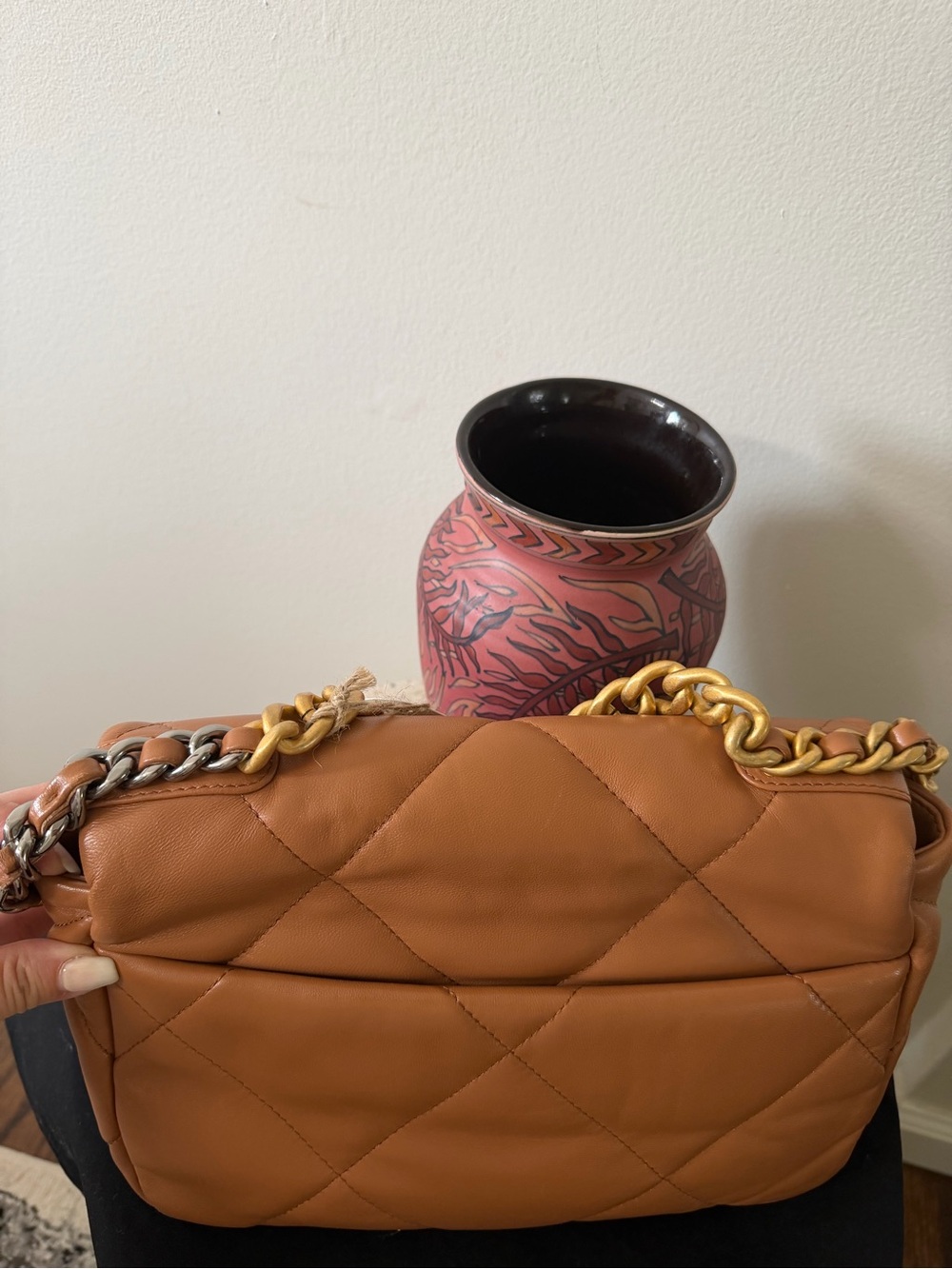 CHANEL 19 QUILTED LAMBSKIN BAG Camel color size S microchipped - Picture 13 of 16